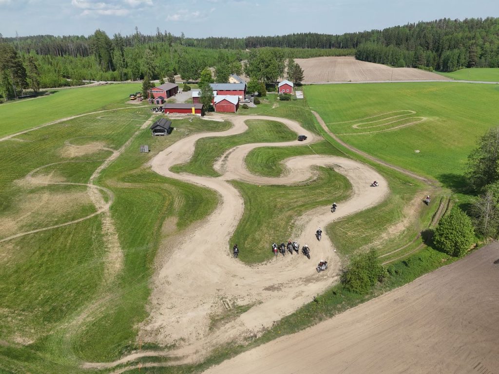 Adventure moottoripyörien harjoittelurata
